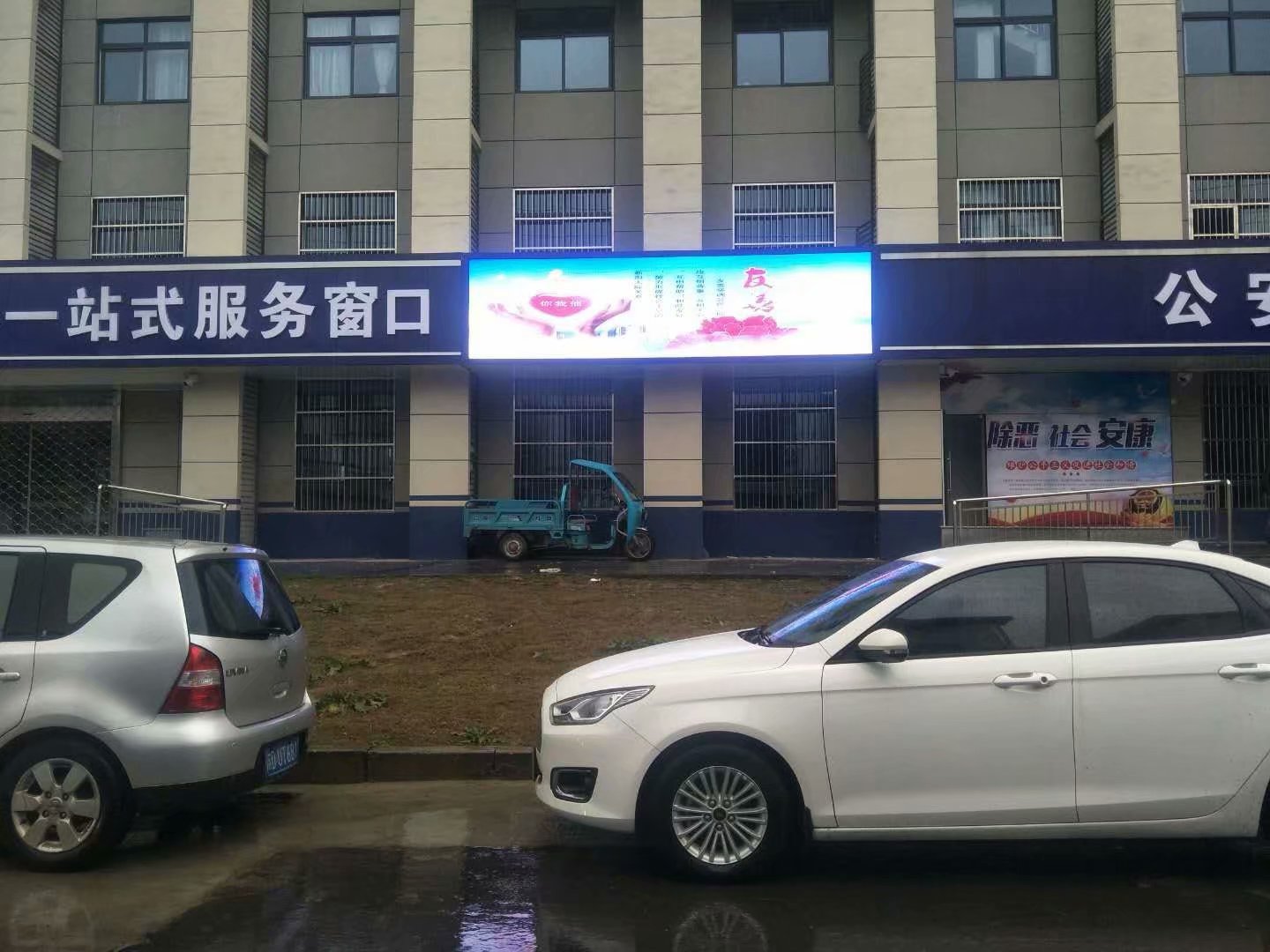 常州鐘樓公安局五星派出所戶外P6全彩屏安裝完畢！