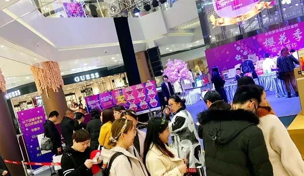 這面3層樓高的壹品玉屏，帶火這座16萬(wàn)㎡購(gòu)物中心的線下?tīng)I(yíng)銷 10.webp.jpg